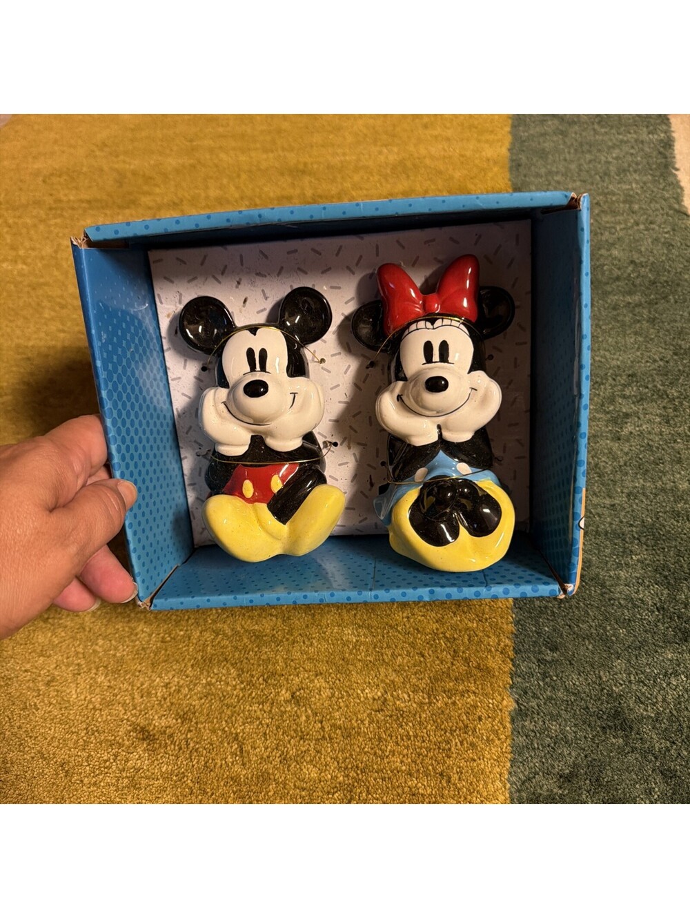 NEW Disney Mickey and Minnie Mouse Ceramic Salt and Pepper Shakers Set